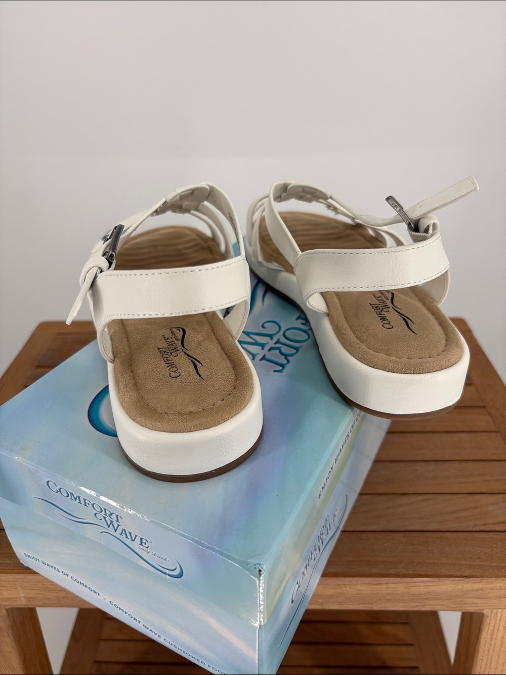 New Easy Street  Women’s  White CHIRP Strappy Sandals SIZE 8W - Picture 3 of 5